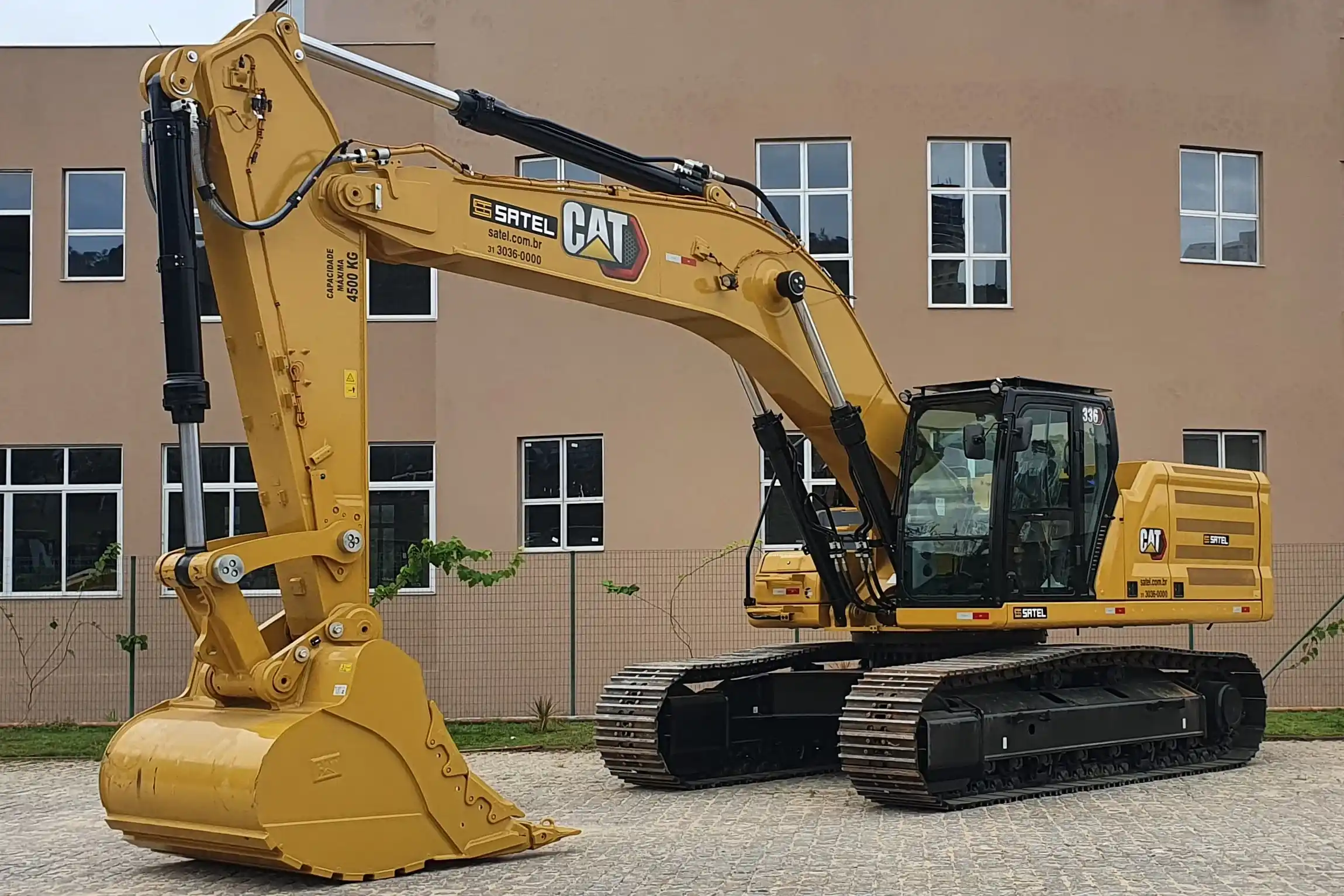 Escavadeira Hidráulica: Potência e Precisão na Palma da Mão