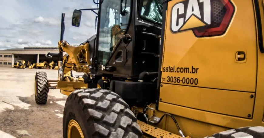 Máquinas para Construção Civil - Motoniveladora Caterpillar 320