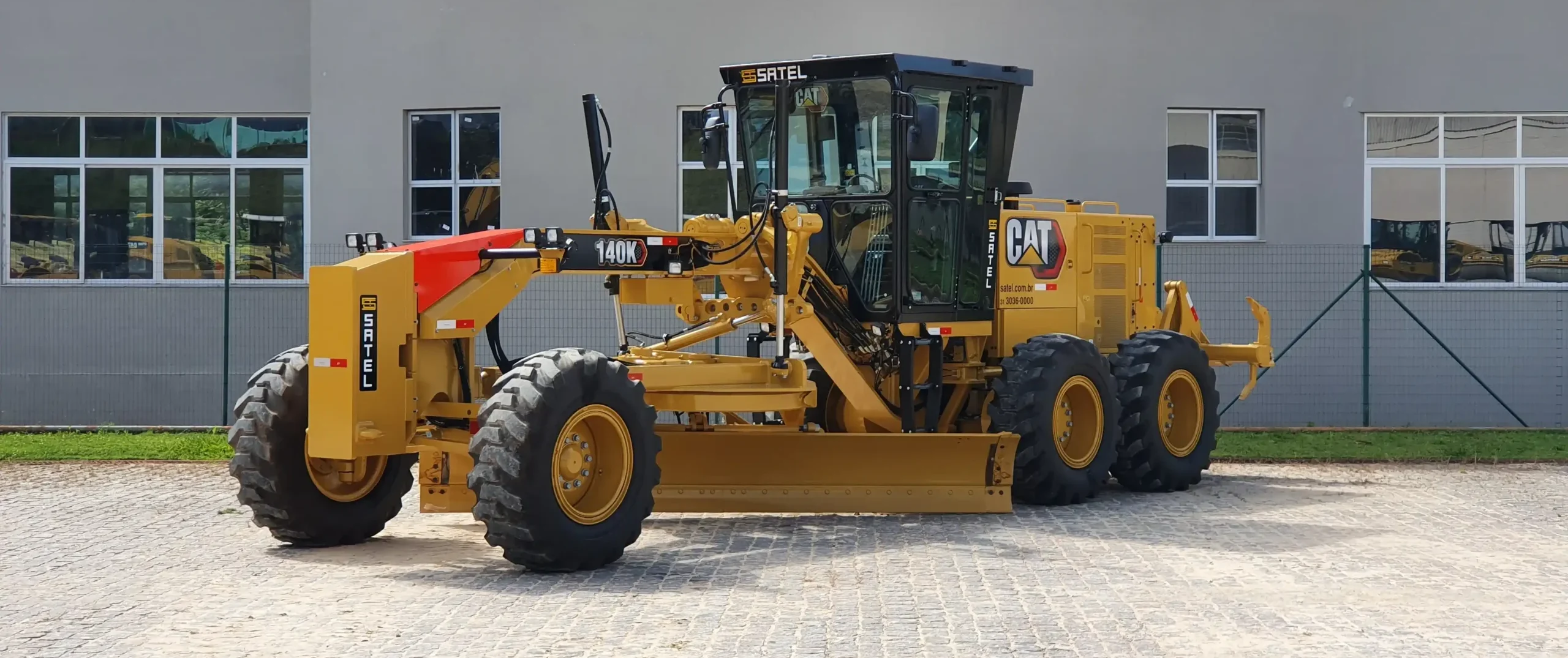Motoniveladora Caterpillar 140K: potência e precisão para maior produtividade