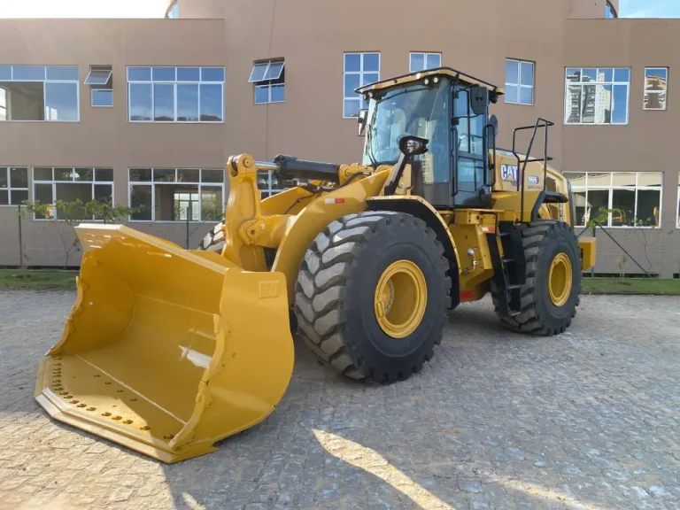 Pá-Carregadeira Caterpillar 966