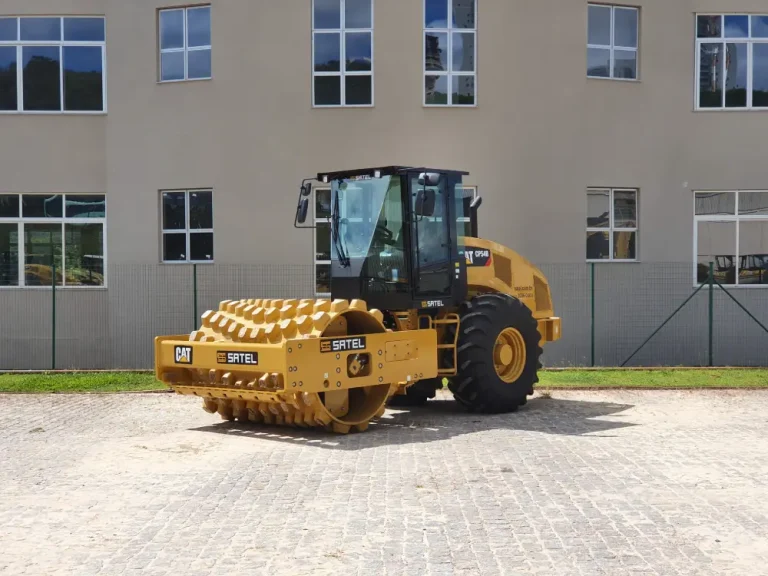 Rolo Compactador Vibratório Caterpillar CP54B