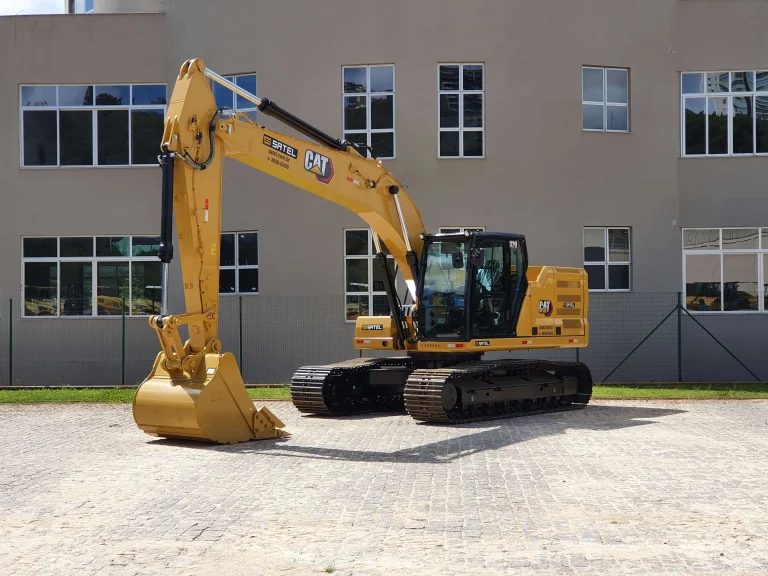 Escavadeira Caterpillar 320
