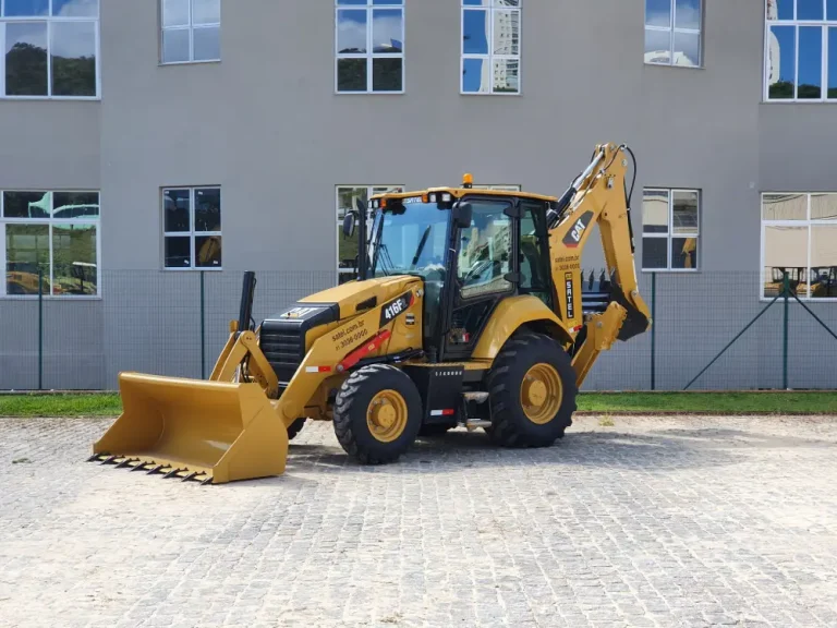 Retroescavadeira Caterpillar 416F2