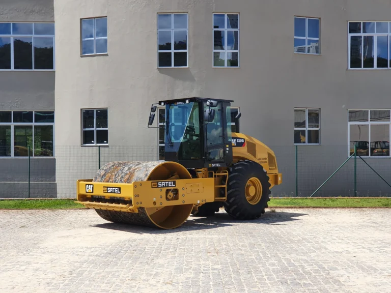Rolo Compactador Vibratório Caterpillar CS54B