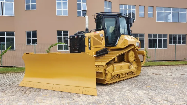 Trator de Esteiras Caterpillar D5