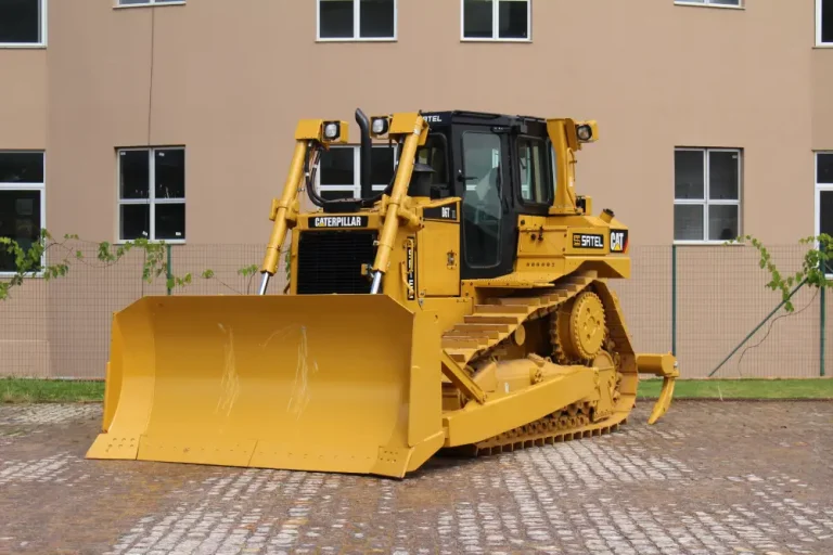 Trator de Esteiras Caterpillar D6T