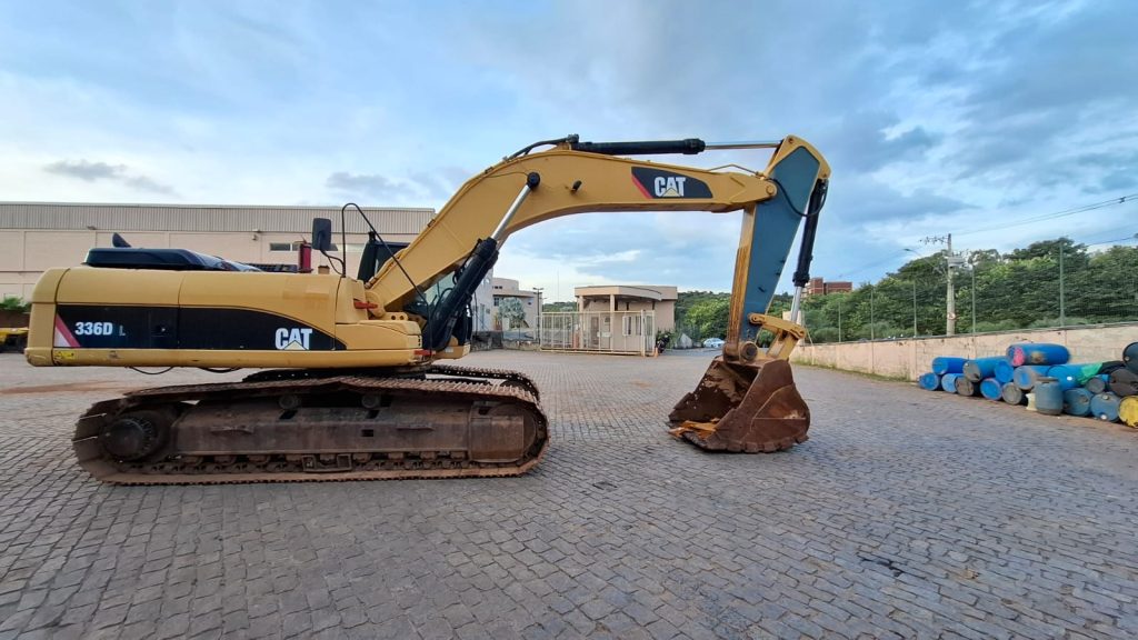 CATERPILLAR 336DL 1 Escavadeira CATERPILLAR 336DL seminova à venda