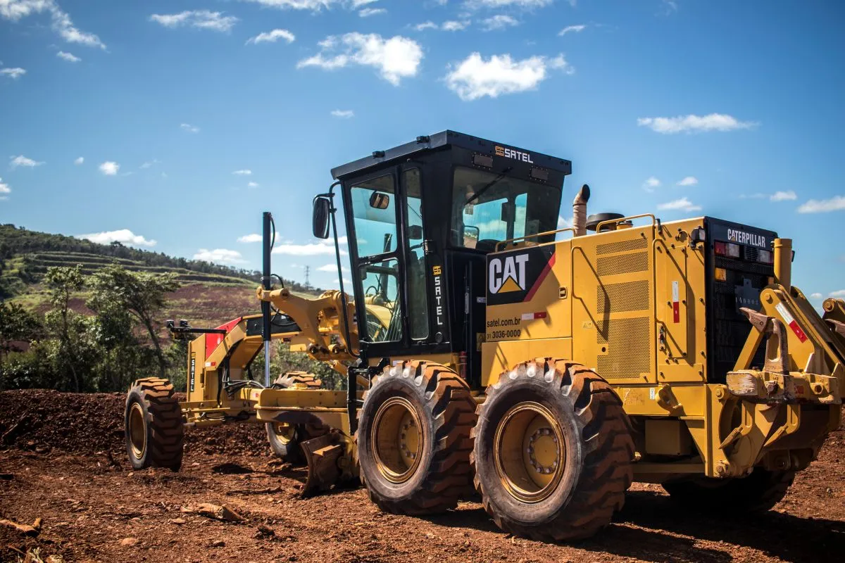 8 Máquinas para Terraplanagem: Guia Técnico de Escolha e Produtividade