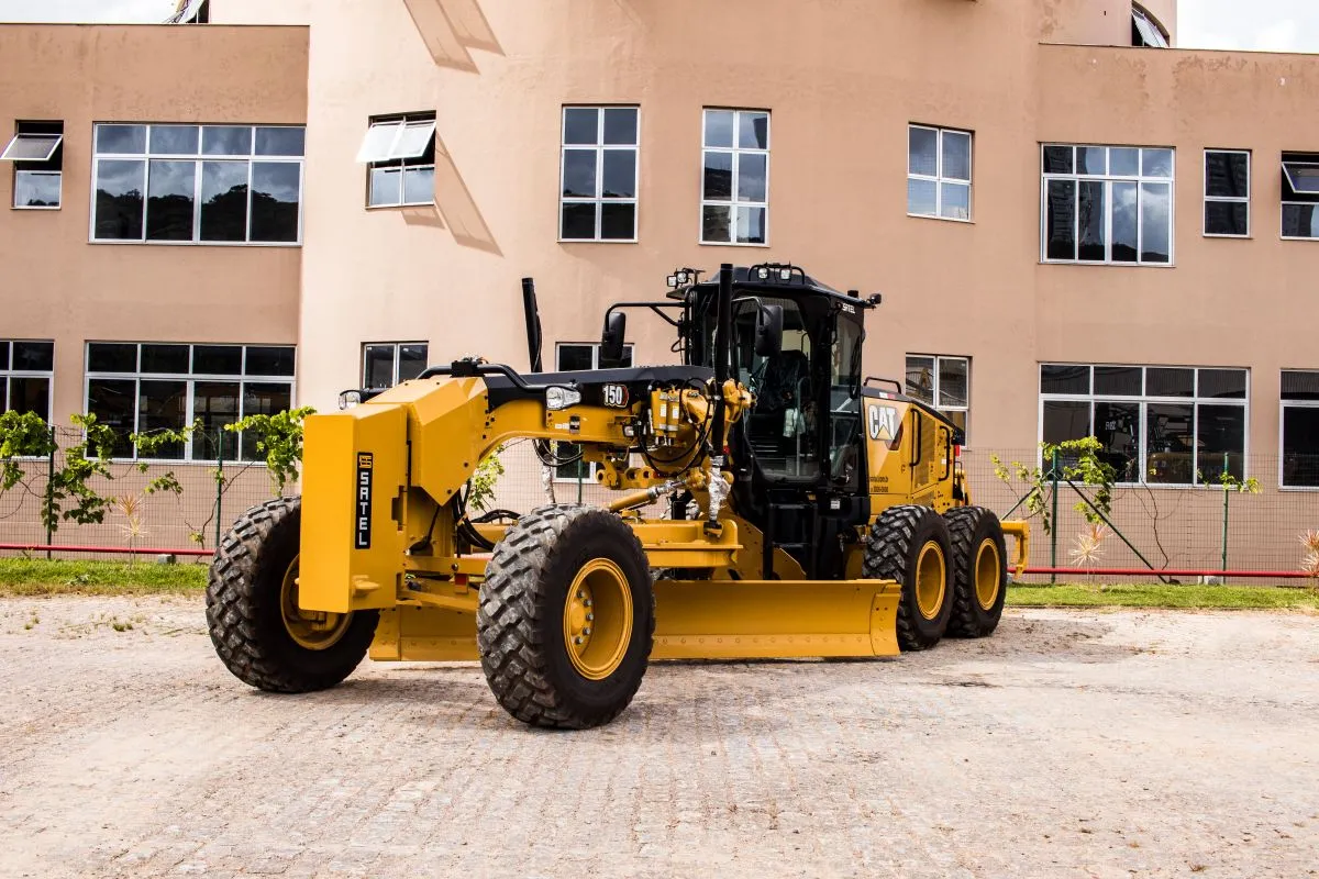 Preço Médio de Motoniveladora: Guia de Custos e ROI para 2026