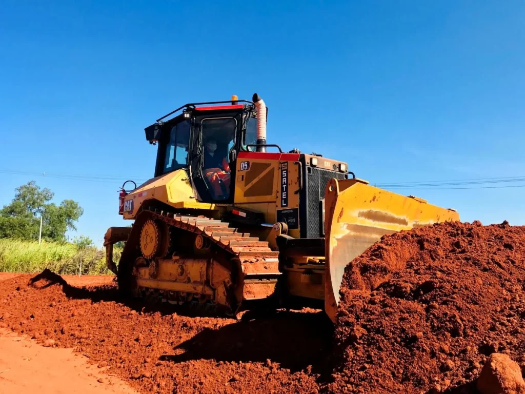 Trator de esteiras CAT D5