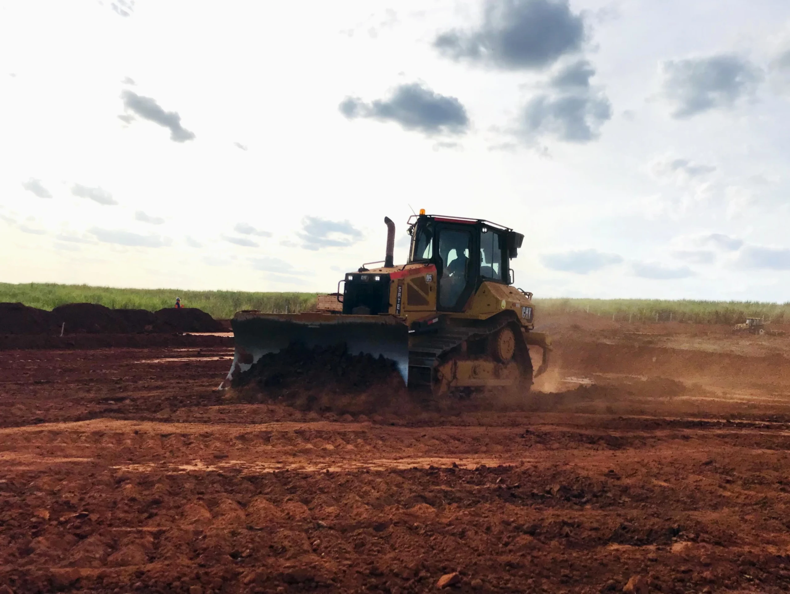 Nivelamento de terreno: O guia técnico para obras de infraestrutura e terraplenagem