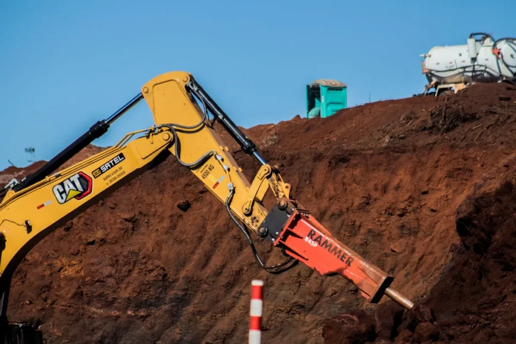 Rompedor hidráulico: Máxima produtividade em demolição e mineração 1 rompedor hidraulico