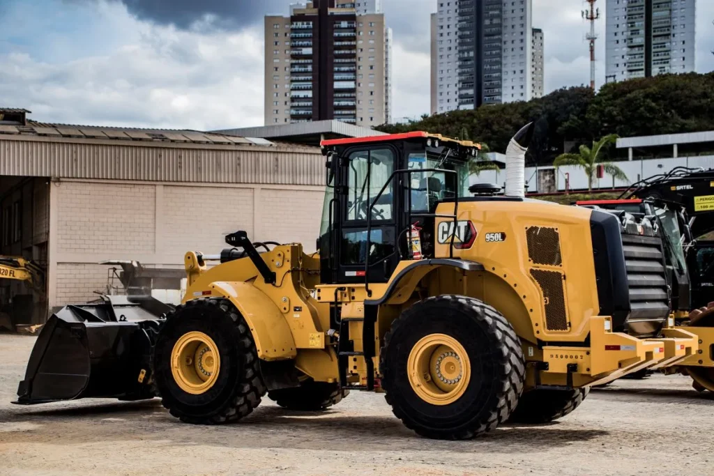 O guia completo da máquina carregadeira: Versatilidade e potência para o seu projeto 1 Máquina Carregadeira Caterpillar - CAT 950L